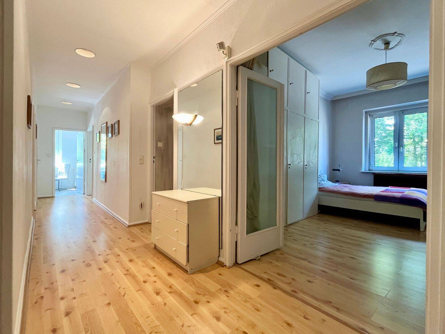 Charmante 4-Zimmer-Altbauwohnung mit Blick ins Grüne in begehrter Lage direkt am Halensee – Berlin – Vorschaubild 4