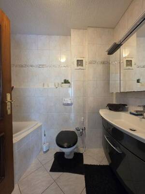 Mehrfamilienhaus 4 Wohnungen 318 m² 3 Balkone Terrasse Abstellräume 2 PKW-Stellplätze Bad Godesberg – 53179 Bonn – Vorschaubild 9