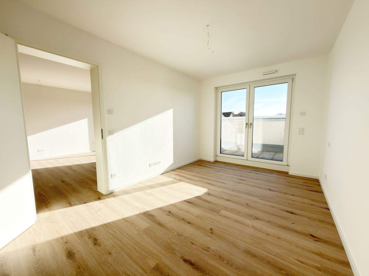 Exklusive 3-Zimmer-Neubauwohnung mit hochwertiger Ausstattung ~ Erstbezug ~ Tiefgarage ~ Aufzug ~ Sofortbezug – Nürnberg – Vorschaubild 4