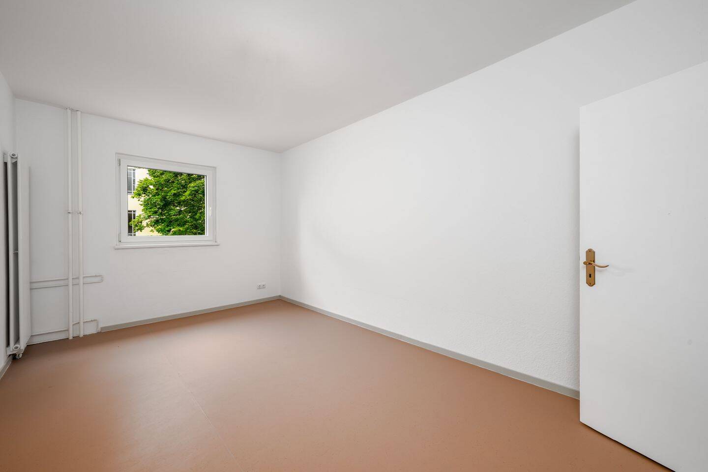 Modernisiert & Bezugsfrei: 3-Zimmer Wohnung mit Balkon & Lift an der Deutschen Oper – Berlin – Vorschaubild 9