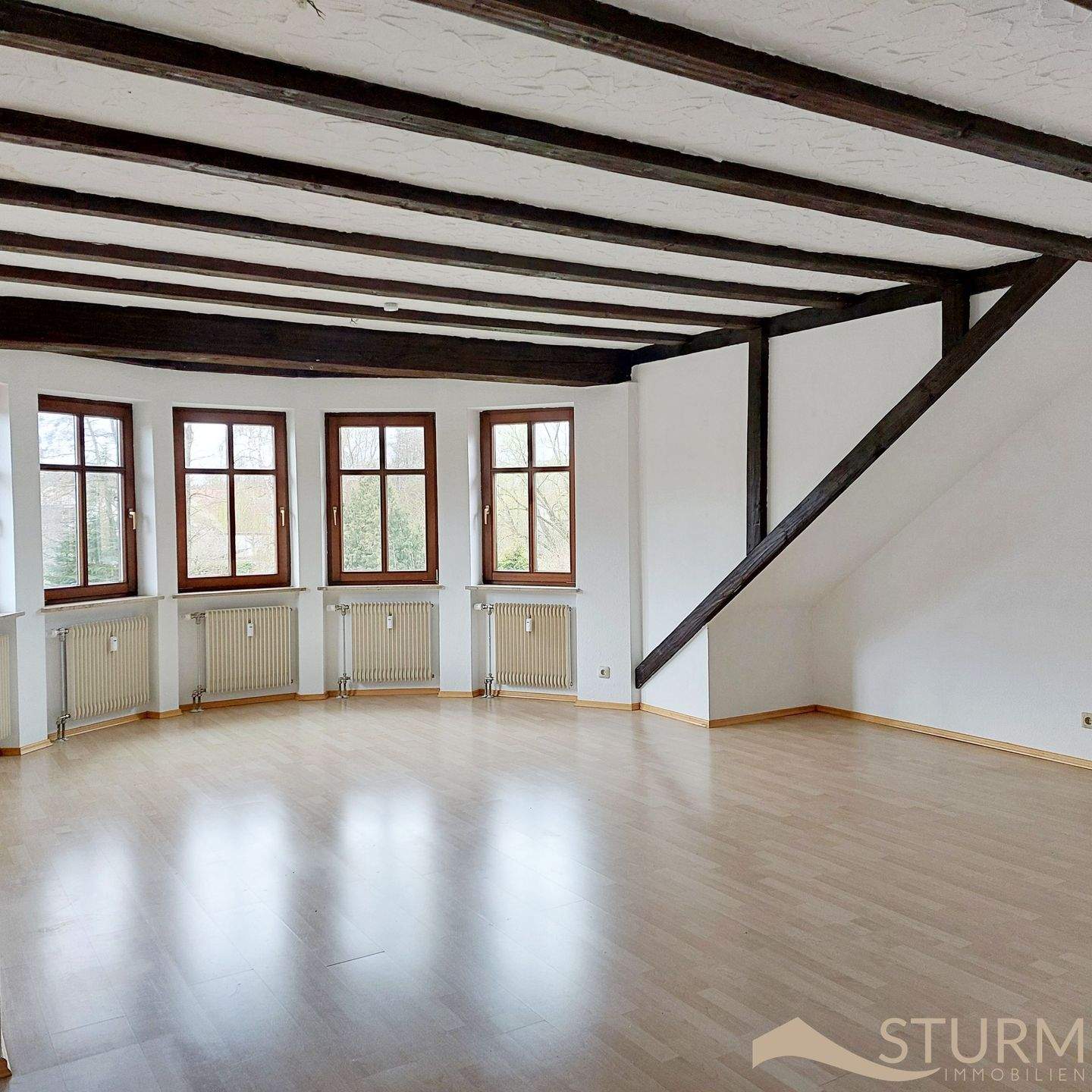 Schöne Dachgeschosswohnung mit Balkon, Kellerabteil und Stellplatz in begehrter Lage - Lengfeld – Würzburg – Bild 1 von 9