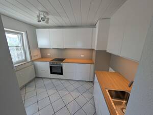 Renovierter Wohntraum mit Seeblick: 87 m² 3-Zimmer-Wohnung inkl. Einbauküche & Balkon – 63110 Rodgau – Vorschaubild 2