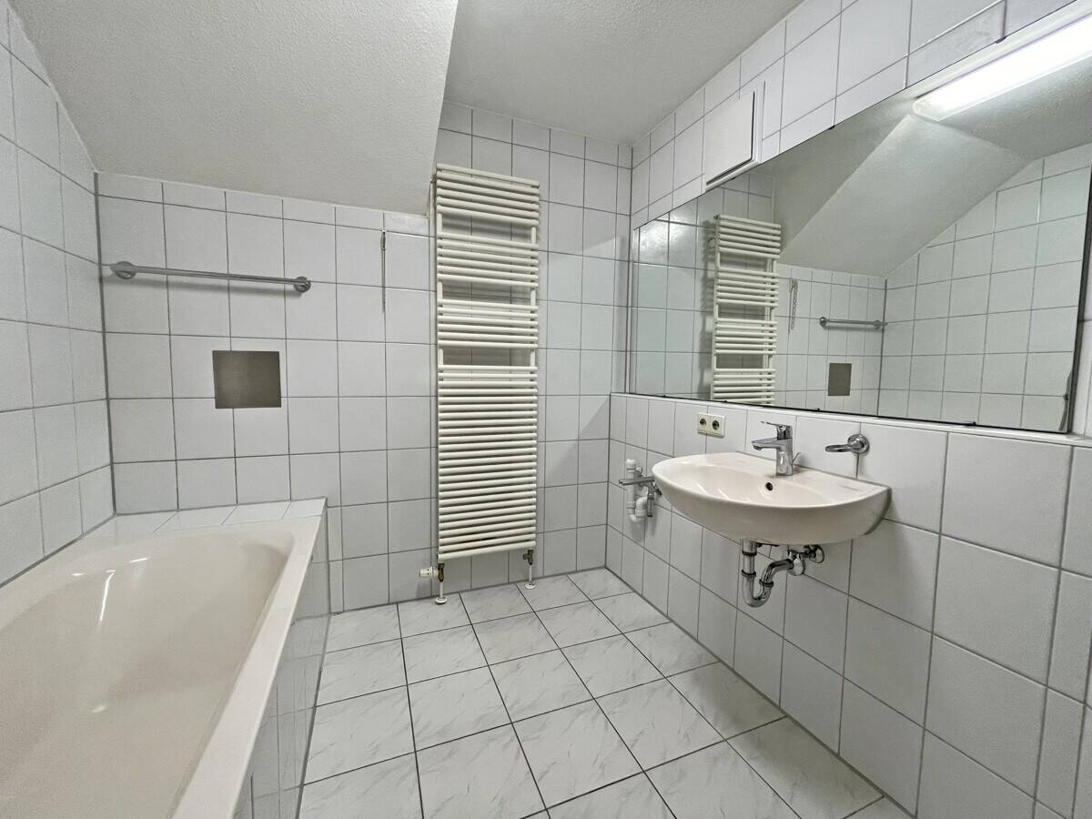 Fernab vom Stadttrubel - Helle Wohlfühlwohnung mit Balkon am Georgenberg in Reutlingen – Reutlingen – Vorschaubild 8