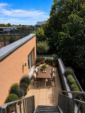 Lichtdurchflutete Endetage mit drei großzügigen Außenflächen und Blick ins Grüne in ruhiger & zentraler Lage - Provisionsfrei! – 22419 Hamburg – Vorschaubild 5