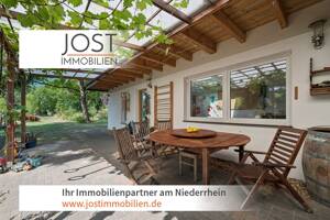 Viel Raum für Familie und Individualität - besondere Doppelhaushälfte mit großem Garten