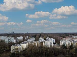Wohnen über den Dächern von München! Schöne 2-Zimmer-Wohnung mit Balkon und fantastischem Ausblick! – 81925 München – Vorschaubild 2