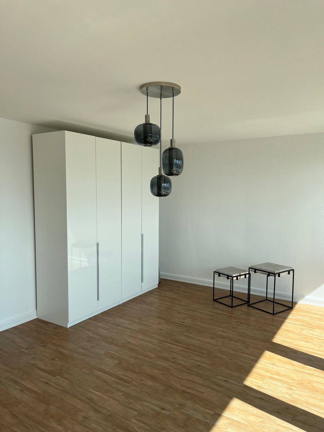 Frei werdendes Apartment mit Loggia im 14. OG mit einem fantastischen Weitblick über die Dächer von Hamburg und 3 TG-Stellplätzen – Hamburg – Vorschaubild 6