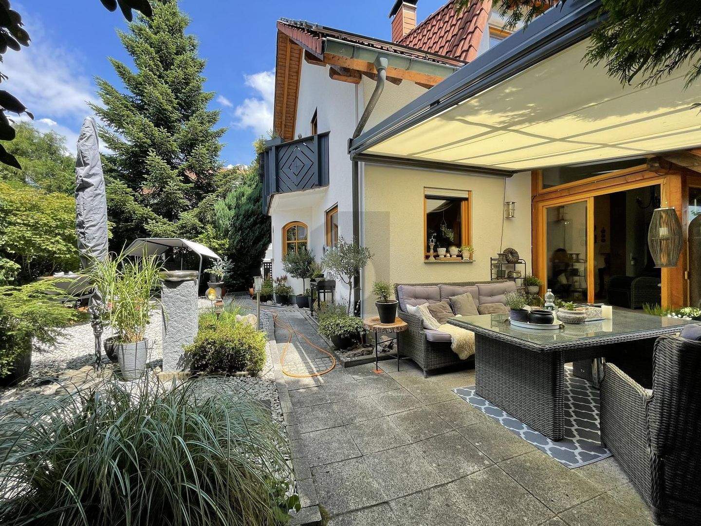 ENERGIE UND RAUMWUNDER MIT TOLLEM GARTEN – Hasel – Bild 1 von 5