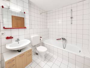 Ruhig wohnen, stadtnah leben - 2-Zimmer-Wohnung mit Dachloggia und Tiefgaragenstellplatz – 97080 Würzburg – Vorschaubild 9
