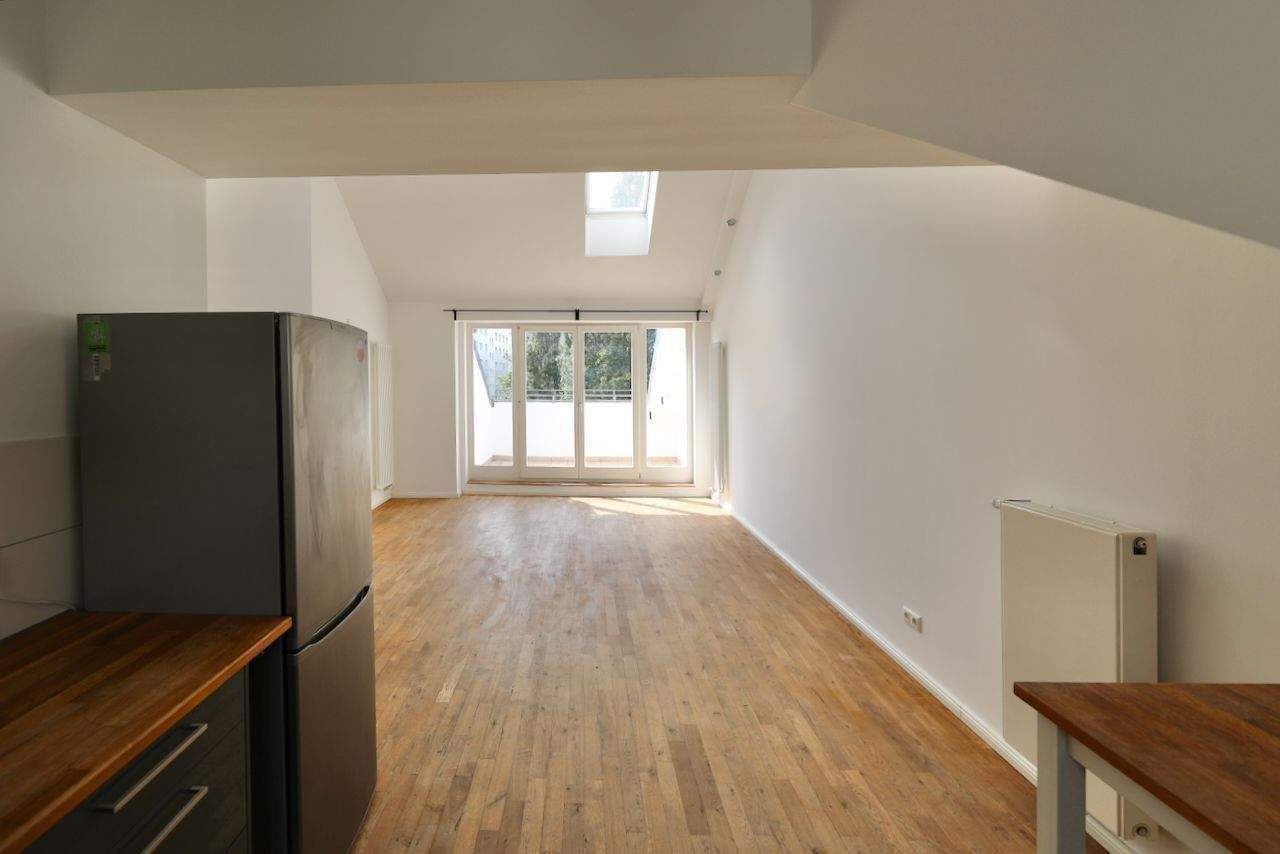 LICHTDURCHFLUTETE DACHGESCHOSSWOHNUNG MIT SONNIGER TERRASSE - OFFENE WOHNLOUNGE - ZENTRAL & RUHIG – Berlin – Vorschaubild 7