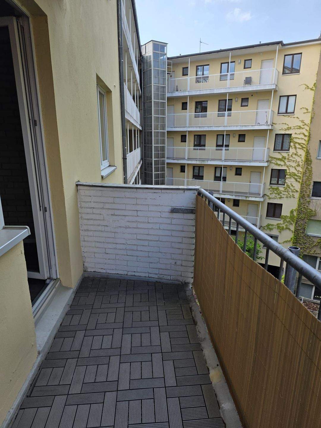 Bezugsfreie 2,5-Zimmerwohnung mit Balkon – Berlin – Vorschaubild 2