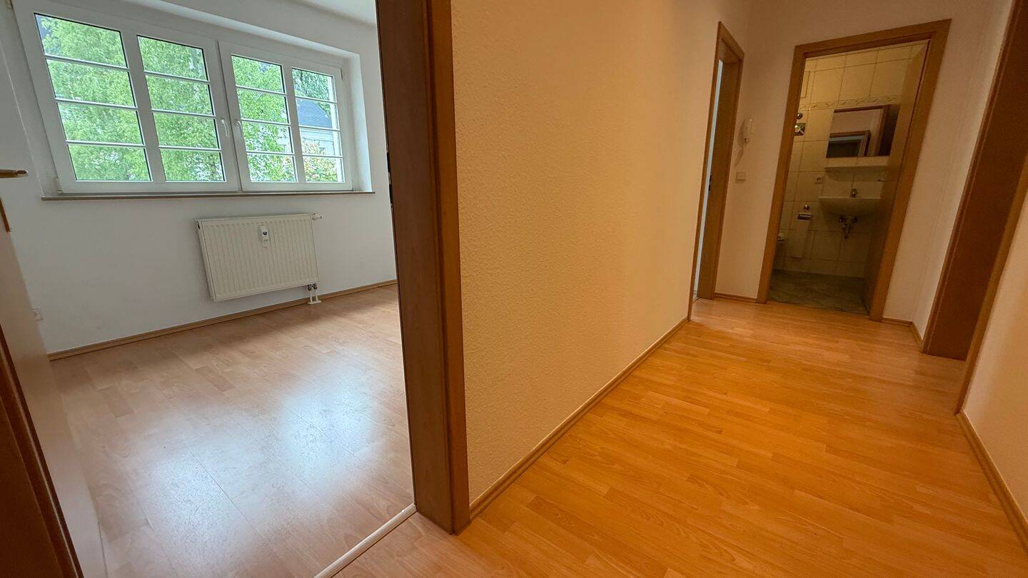 ! Bad mit Dusche + Balkon am Wohnzi. + Stellplatz ! – Chemnitz – Vorschaubild 4