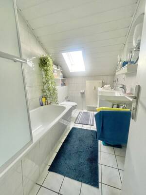 Lichtdurchflutete, gut geschnittene 4-Zimmer-Wohnung in ruhiger Lage nahe Hubland – 97218 Gerbrunn – Vorschaubild 8