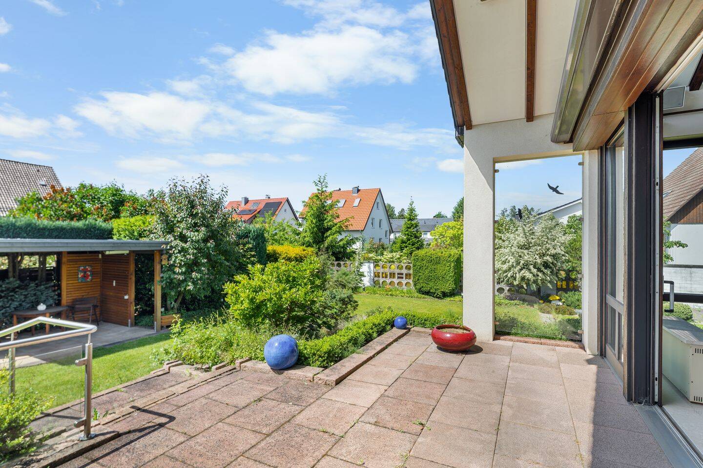 Einfamilienhaus mit Charakter: Großzügiges Wohnen, Doppelgarage und liebevoll angelegter Garten – Isernhagen – Vorschaubild 4