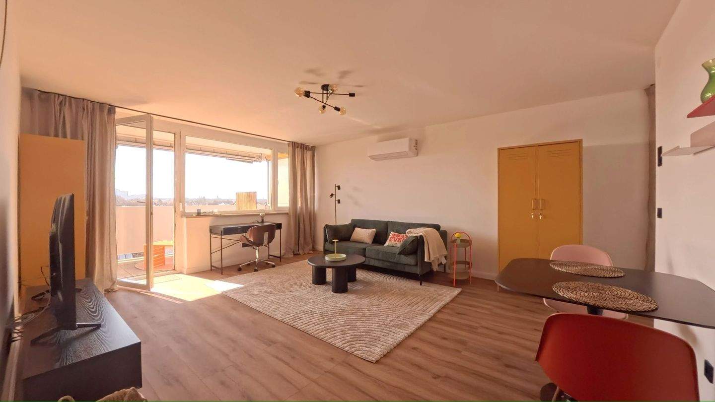 Erstbezug nach Sanierung - möblierte 1,5-Zimmer-Wohnung (DG) mit Loggia in Mögeldorf