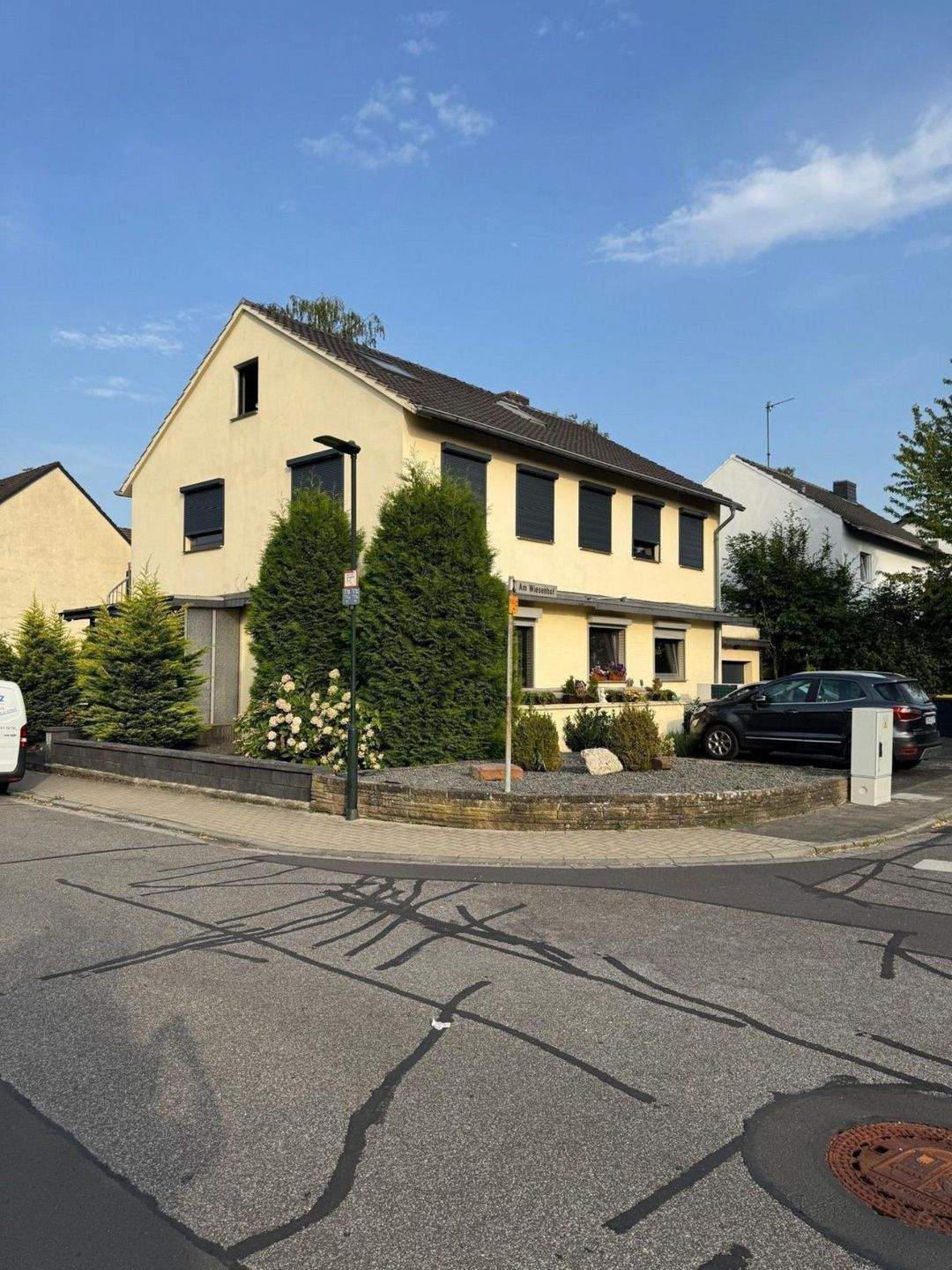 Dreifamilienhaus auf attraktivem Eckgrundstück in Kerpen Buir – Kerpen – Vorschaubild 2