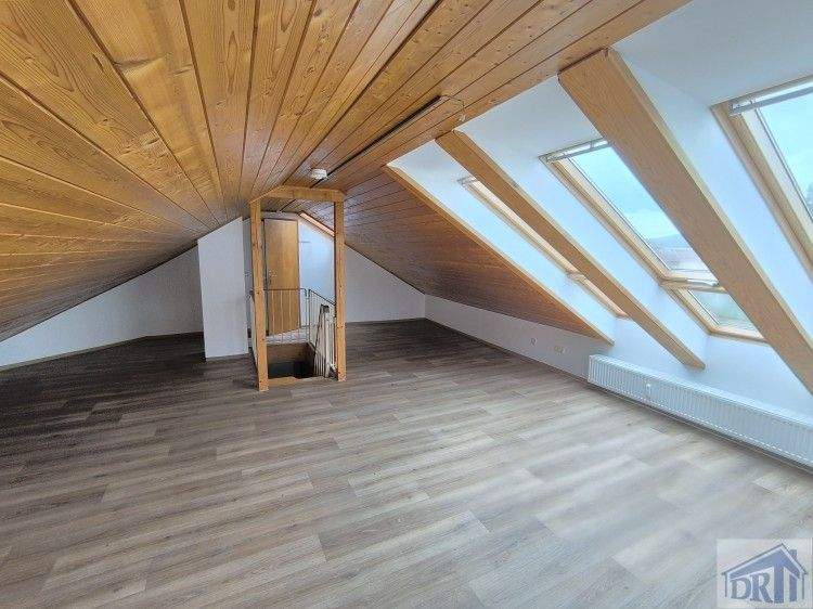 Maisonette - Dachgeschoss - Wohnung in West