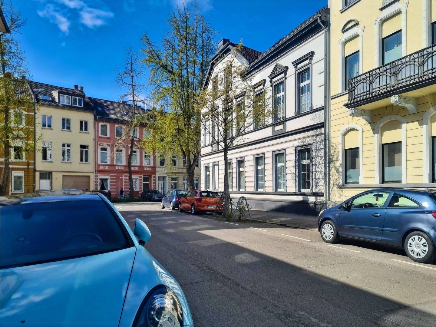 Licht, Charme & Gemütlichkeit - modernes Dachgeschossdomizil mit 3 - 4 Zimmern – Krefeld – Vorschaubild 2