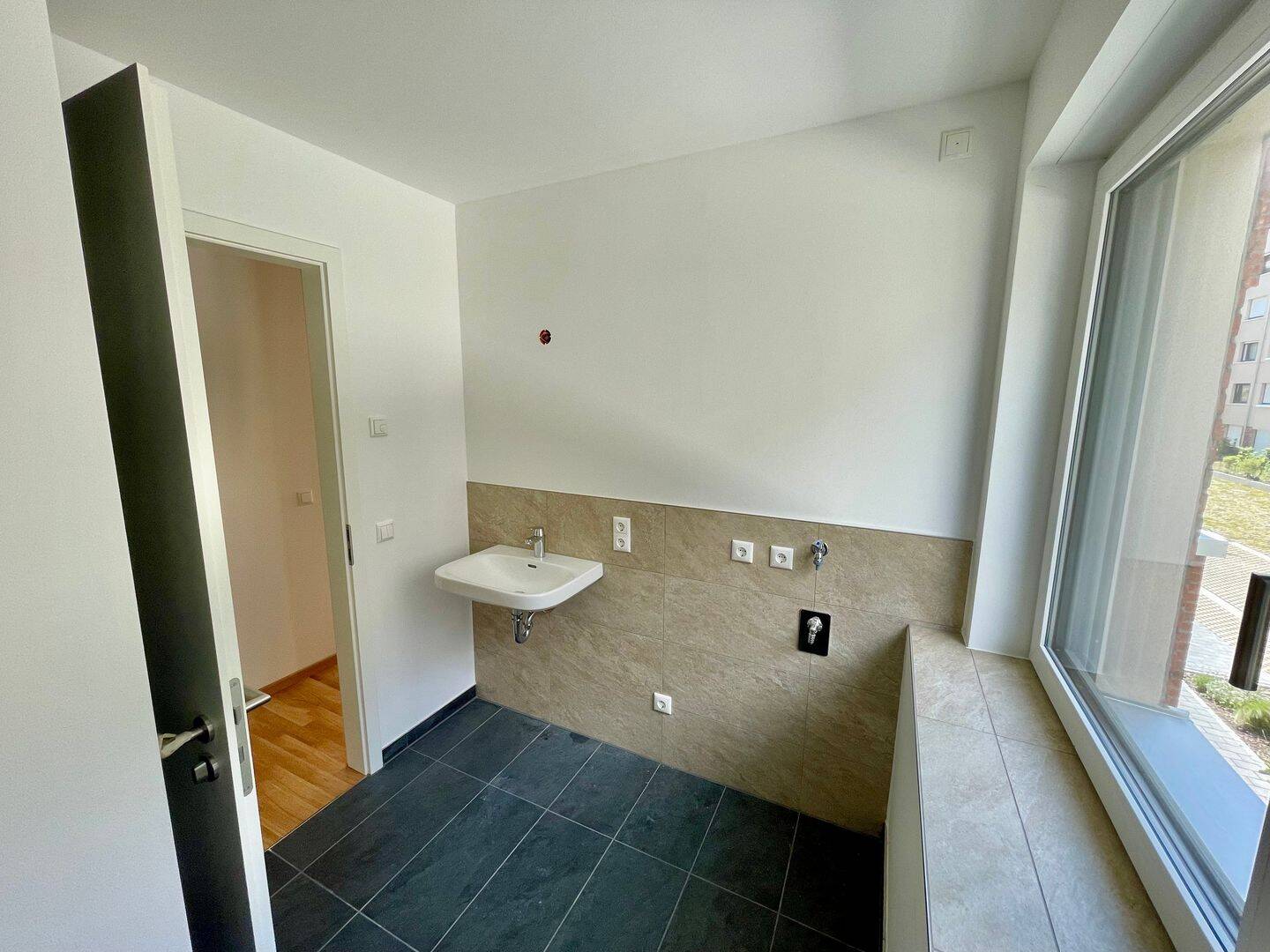 helle 1,5 Zimmer Wohnung, inkl. separater Küche, Bad mit Tageslicht – Nürnberg – Vorschaubild 6