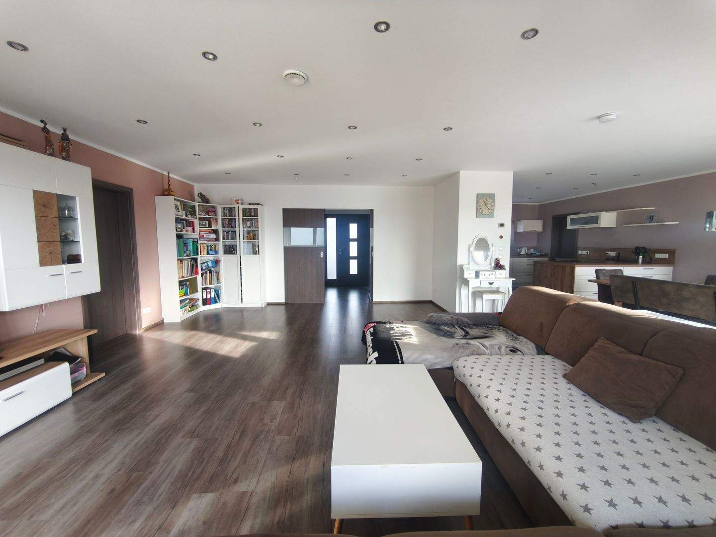 RESERVIERT! Neuwertiger Bungalow mit Weitblick – modernes Wohnen auf einer Ebene - Top Energiewerte! – Mengerskirchen – Vorschaubild 2