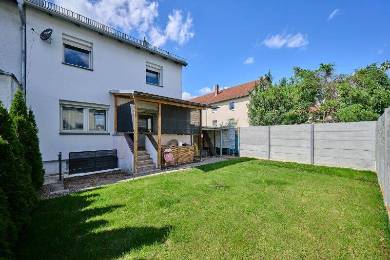 Reiheneckhaus mit Garage und Carport