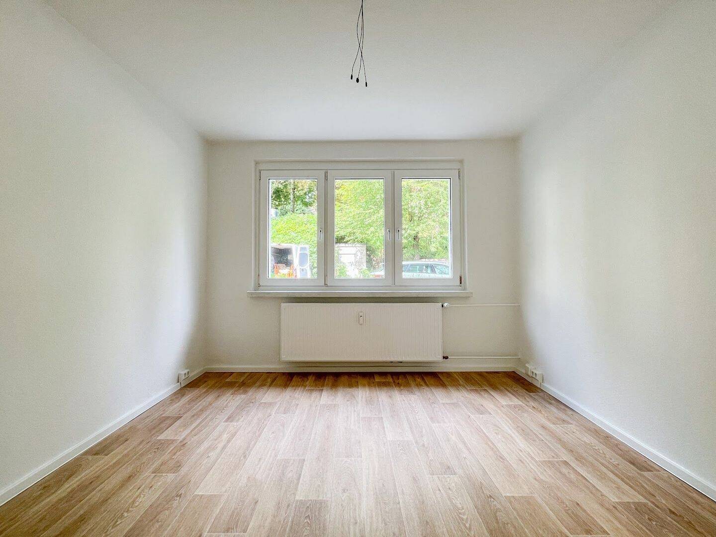 Frisch sanierte Erdgeschosswohnung mit Balkon direkt am Stadtpark für Naturliebhaber – Chemnitz – Vorschaubild 3