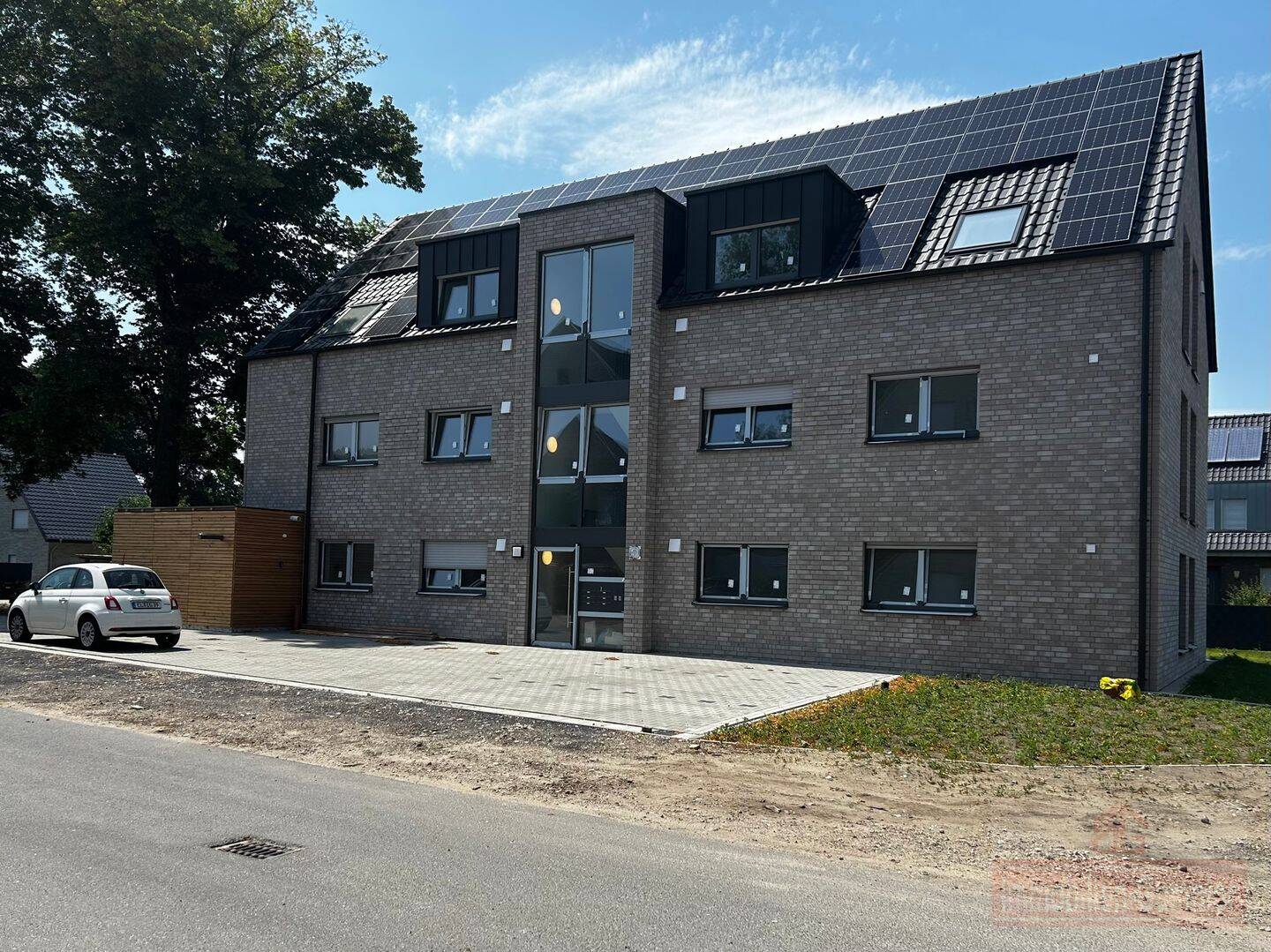 IMMOBILIEN GUMNIOR präsentiert: 3-Zimmer-Neubauwohnung im Obergeschoss mit Balkon im KfW 40-Effizie