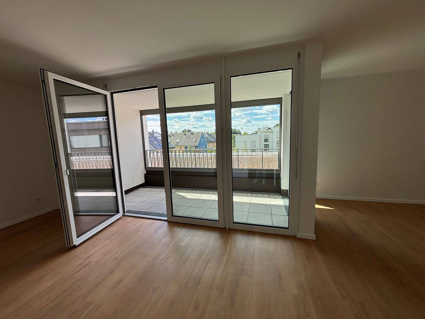 Großzügige 4-Zimmer-Wohnung mit Wintergarten