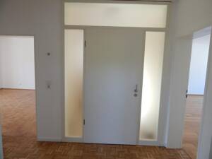 Frisch renovierte 3-Zimmer-Wohnung mit Balkon, Loggia & saniertem Bad im gepflegten Zweifamilienhaus – 54293 Trier – Vorschaubild 2