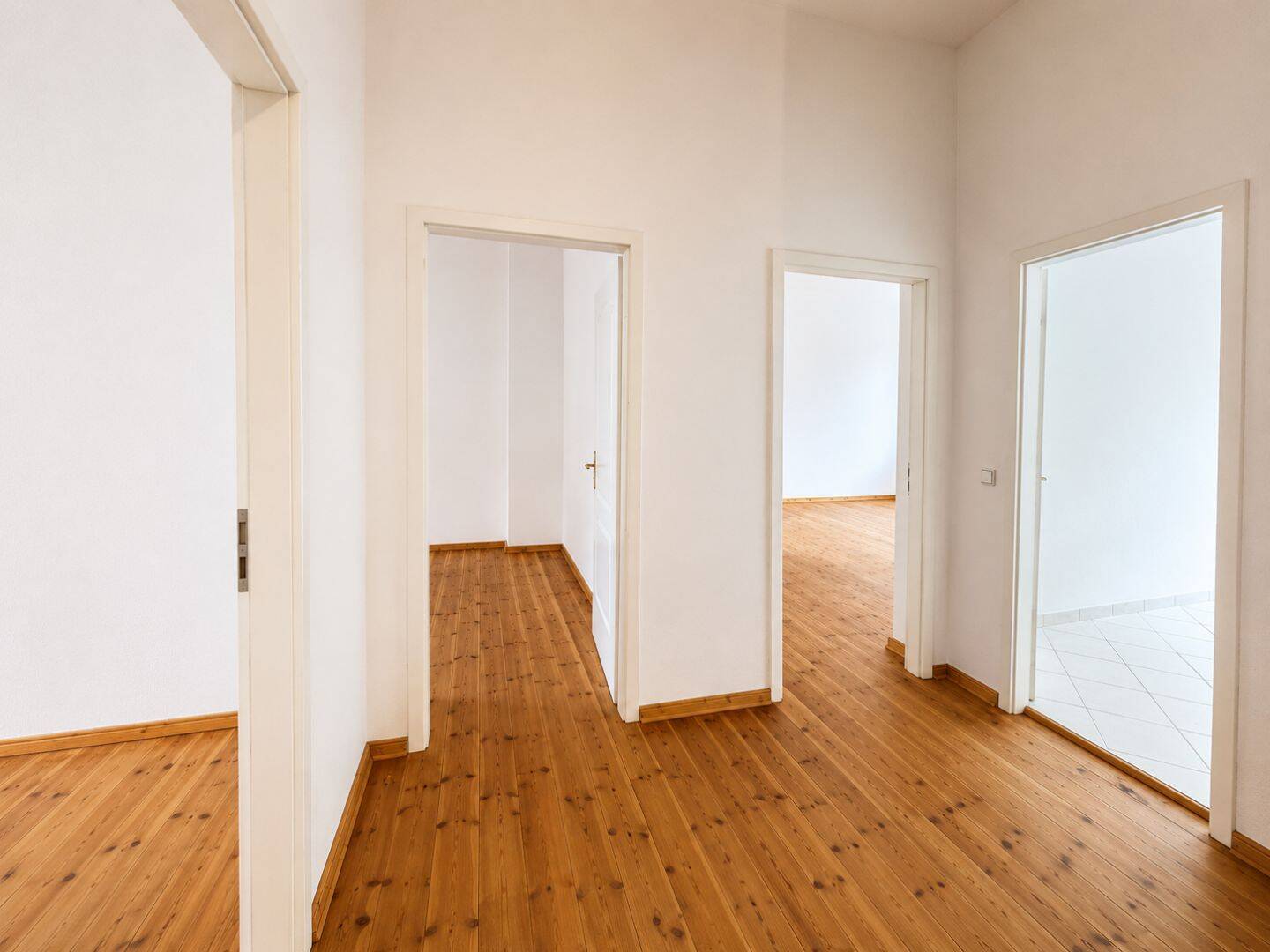 Altbau-Traum im begehrten Samariterviertel: Bezugsfreie 3-Zimmer-Wohnung im Denkmalensemble – Berlin – Vorschaubild 9