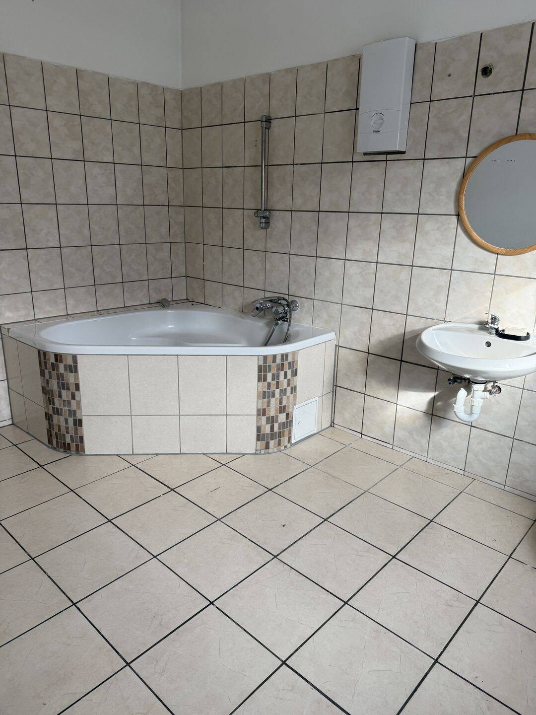 Charmantes Mehrfamilienhaus mit Entwicklungspotenzial - Sanierungsobjekt mit drei Wohneinheiten – Hemer – Vorschaubild 4