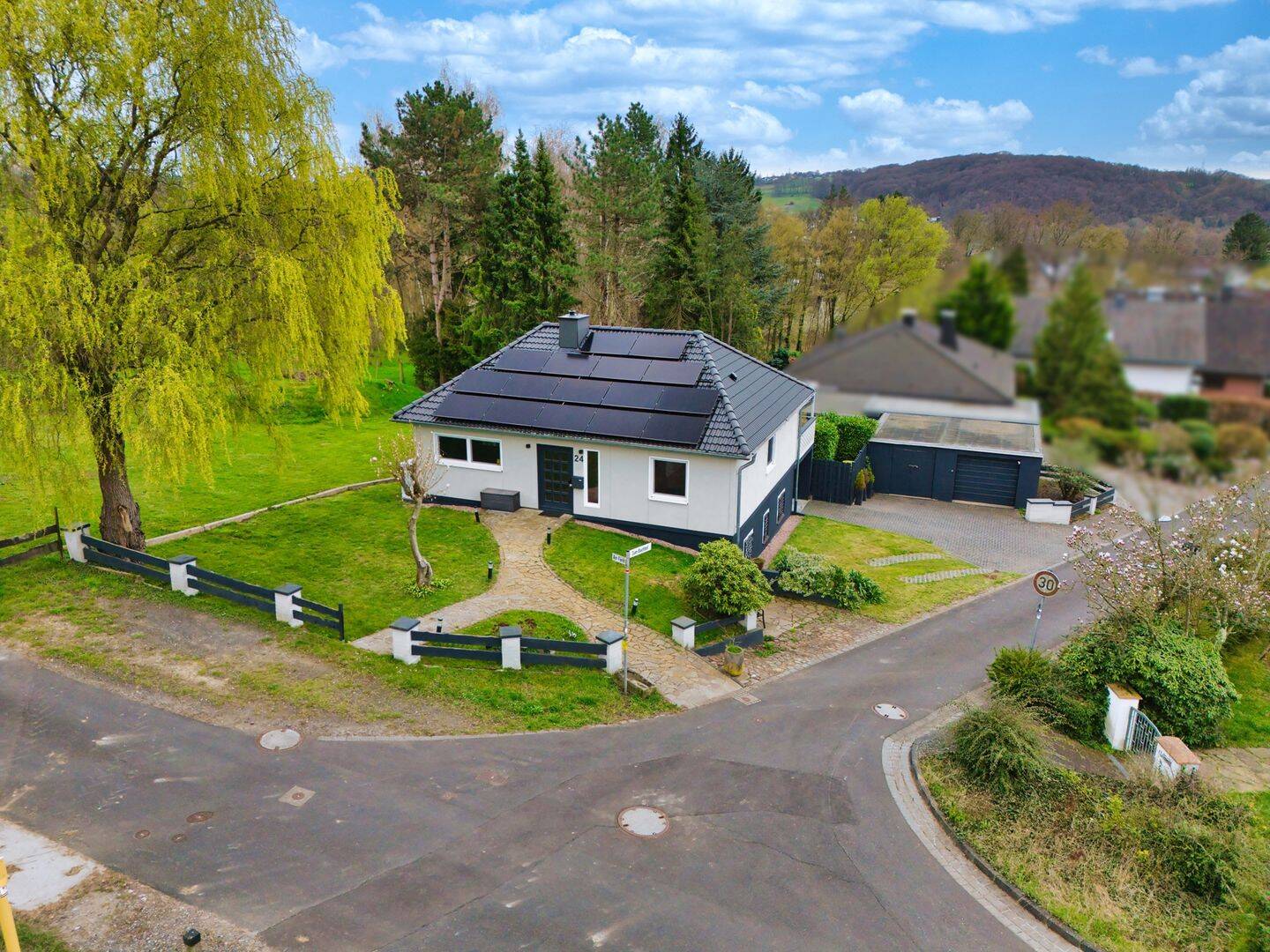 MANNELLA *Stil. Ruhe. Weitblick* exklusiv saniertes Einfamilienhaus mit Design und Anspruch – Hennef (Sieg) – Vorschaubild 2