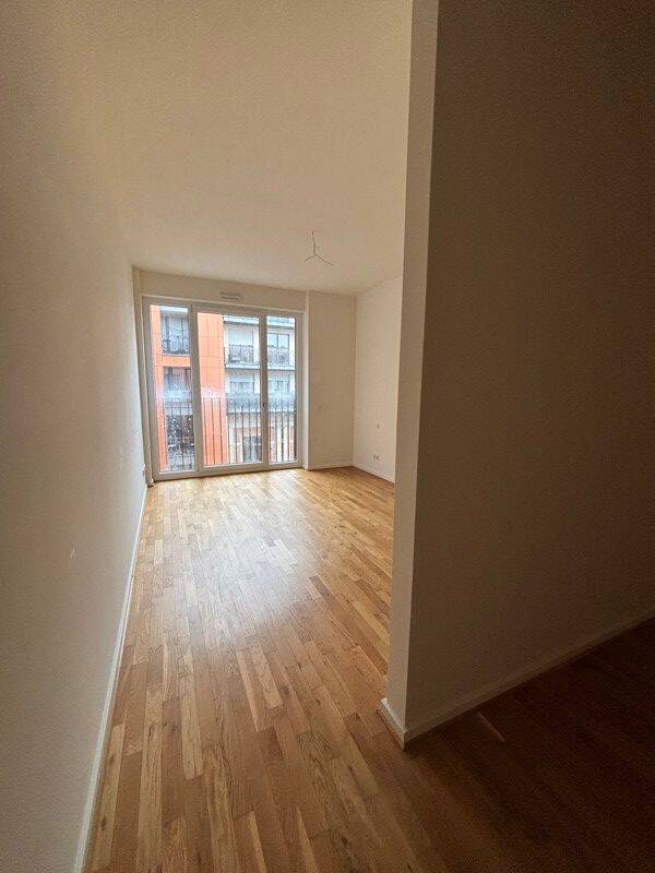 Großzügige 3-Raum-Wohnung mit Einbauküche, Gäste-Bad und Balkon – Dresden – Vorschaubild 9