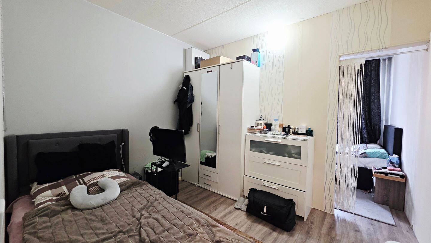 Vermietete 4-Zimmer-Wohnung mit Westloggia und Fahrstuhl nur 300 Meter vom Kudamm! – Berlin – Vorschaubild 9