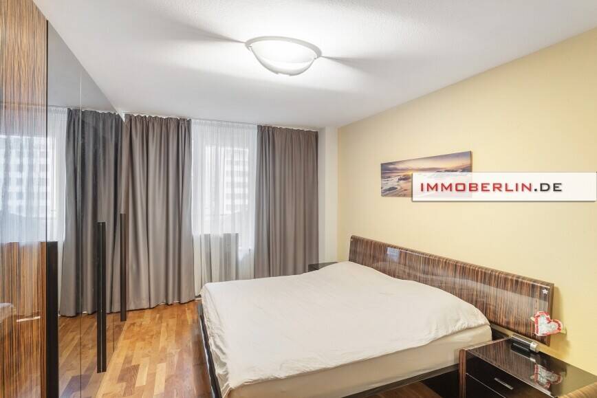 IMMOBERLIN.DE - Toplage Mitte! Großzügige Wohnung mit Loggien & exquisiten Ausstattungen – Berlin – Vorschaubild 3