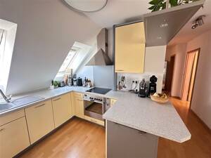 Helle und offen gestaltete Dachgeschosswohnung mit zwei Balkonen – 90766 Fürth – Vorschaubild 9