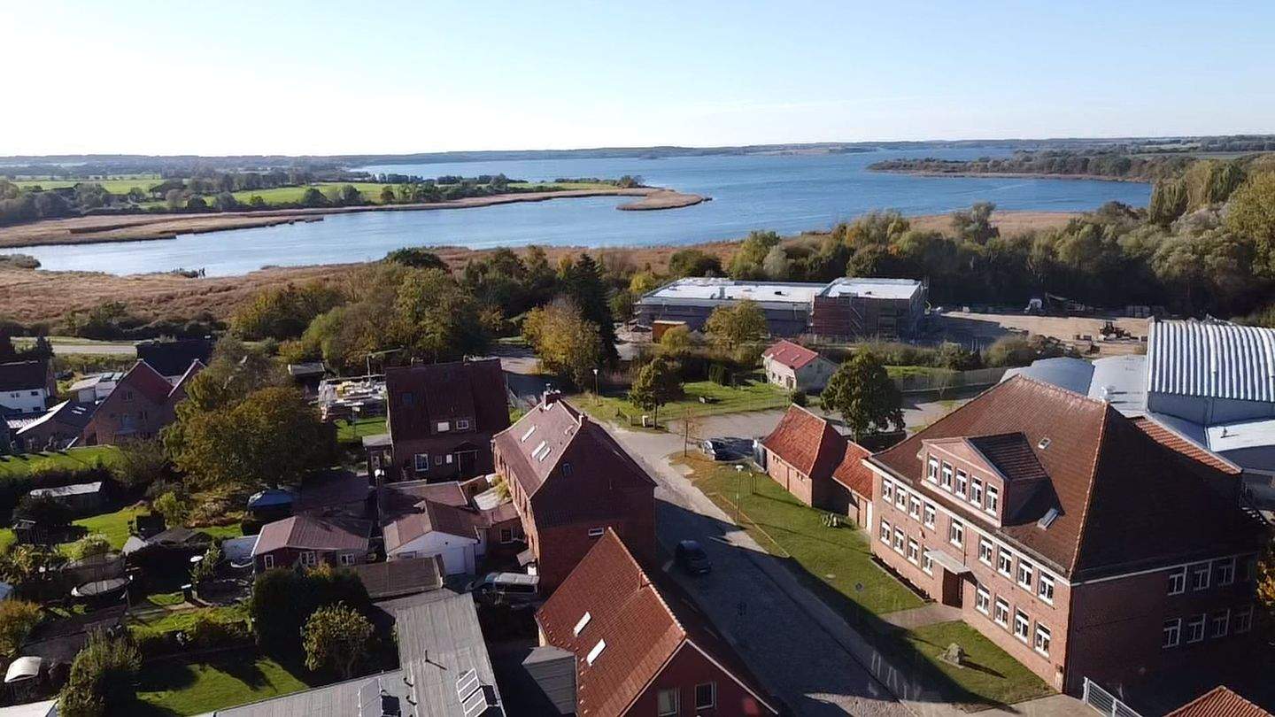 Hochwertig saniertes Haus - ganz in der Nähe der Dassower See und die Ostsee - RESERVIERT - – Dassow – Bild 1 von 9