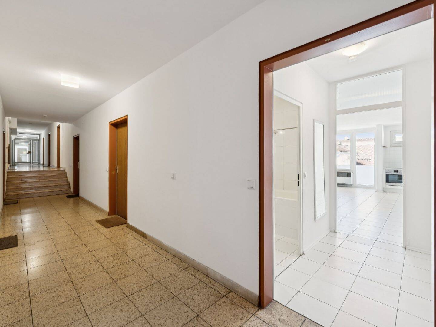 Gepflegtes Apartment mit Balkon zum ruhigen Innenhof & Blick über Münchens Dächer - Milbertshofen – München – Vorschaubild 2