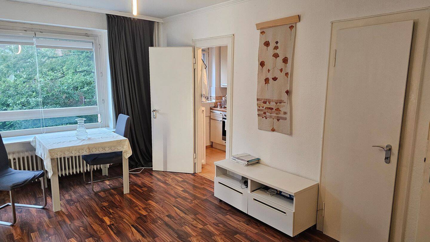 Helle, möblierte Wohnung – Hamburg – Vorschaubild 3