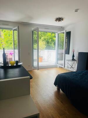 Kompaktes Penthouse mit großer Sonnenterrasse und Weinbergblick