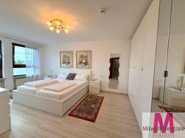 MÖBLIERT! Modern möblierte 3 Zimmer Wohnung mit hellem Wohnzimmer und großzügigem Balkon – Nürnberg – Vorschaubild 2