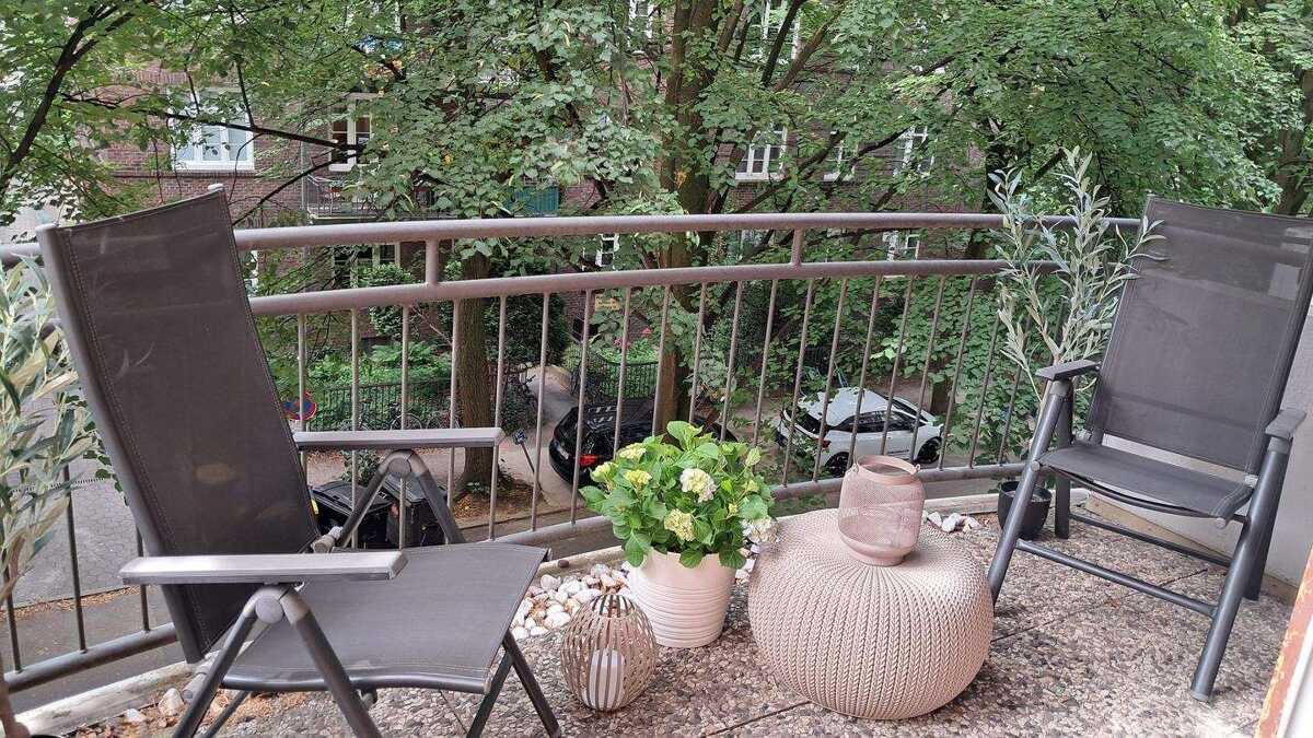 Gut geschnittene 2 Zimmer Wohnung mit Balkon und TG-Stellplatz in Hamburg Uhlenhorst, Nähe Hofweg – 22085 Hamburg – Bild 1 von 9