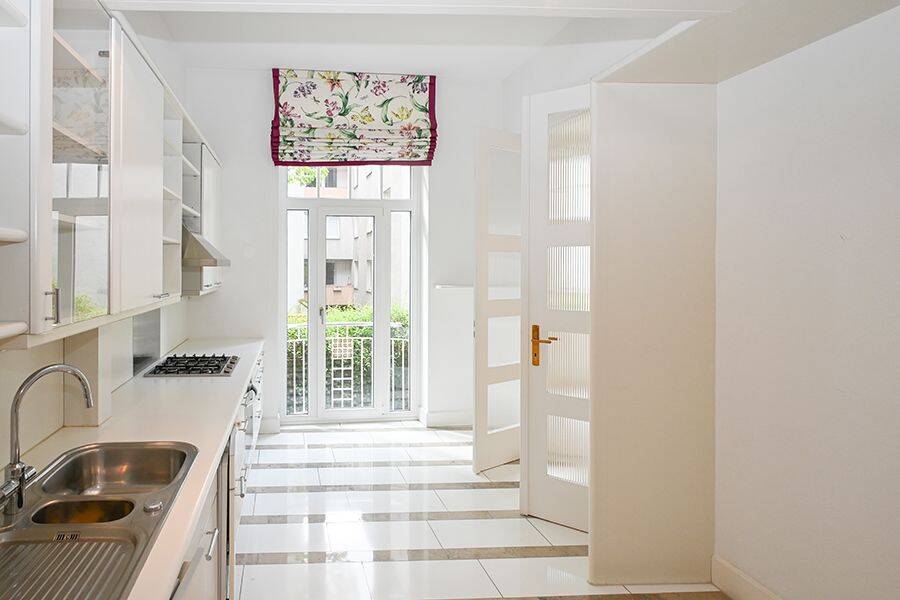 Stilvolle, modernisierte Altbauwohnung in einer Villa in unmittelbarer Nähe der Herrenhäuser Gärten! – Hannover – Vorschaubild 4