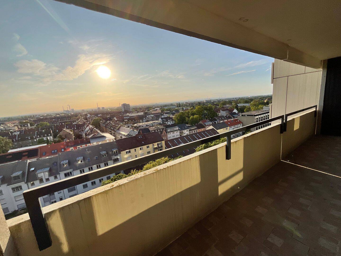 WG Zimmer mit Ausblick in sehr gutem Zustand