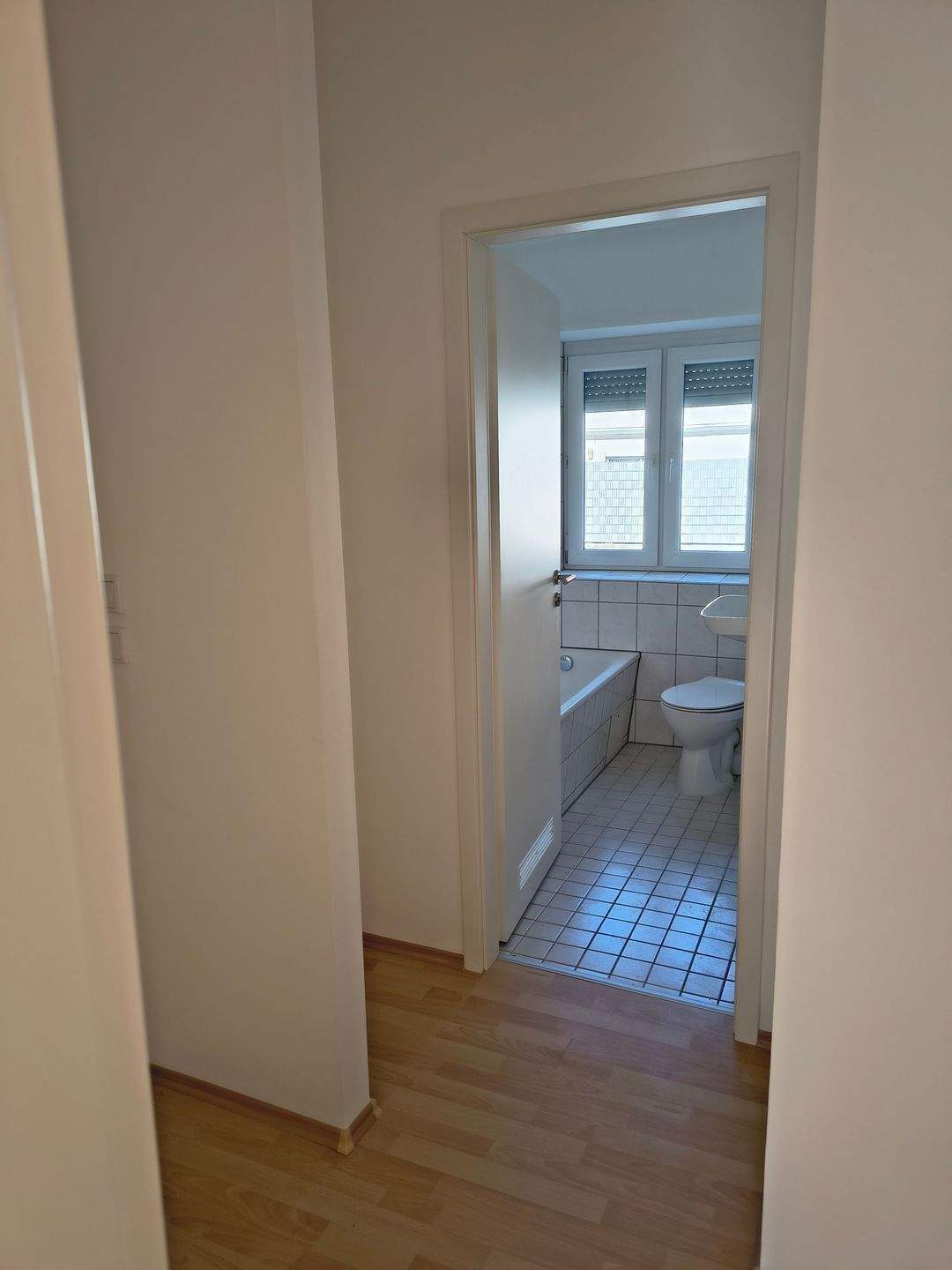 Zentrale und sonnige 3-Zimmer-Wohnung in Nürnberg Schweinau nähe U-Bahn Hohe Marter – Nürnberg – Vorschaubild 2