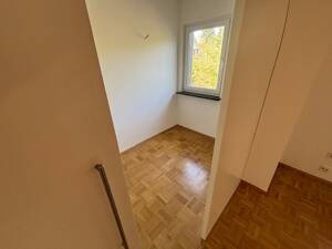 98qm Wohnung mit 2 Balkonen, begehb. Kleiderschrank, Garage, Parkett und EBK 3Zi – 35394 Gießen – Vorschaubild 5
