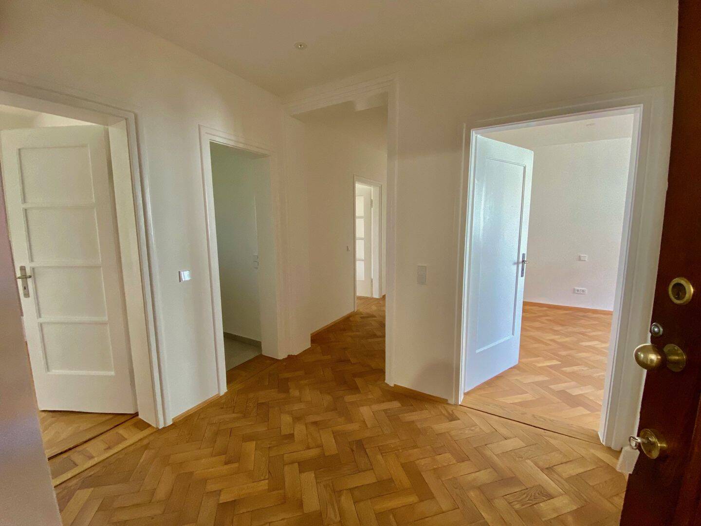 Höchster Wohnkomfort in beneidenswerter Lage! – München – Vorschaubild 2