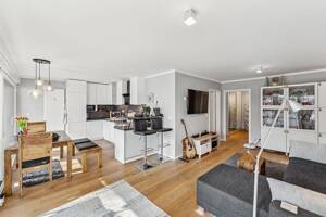 Bestlage Solln - Bezugsfreie, modernisierte 3-Zimmer mit Süd-Balkonterrasse, EBK, Pool & Sauna, TG – 81479 München – Vorschaubild 8