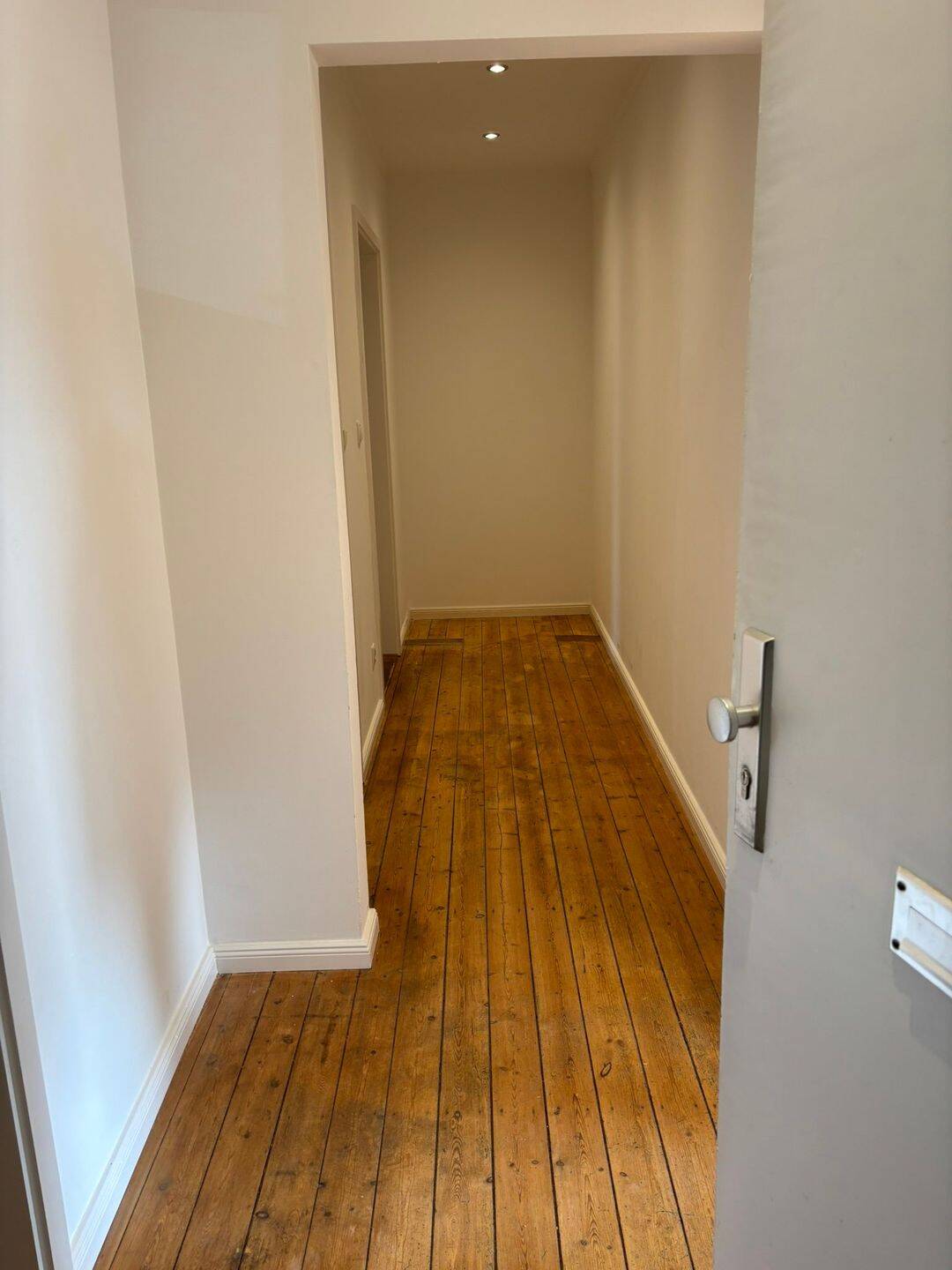 Renovierte und komplett neu eingerichtete Singlewohnung in 5-minütiger Entfernung zur Außenalster – Hamburg – Vorschaubild 2