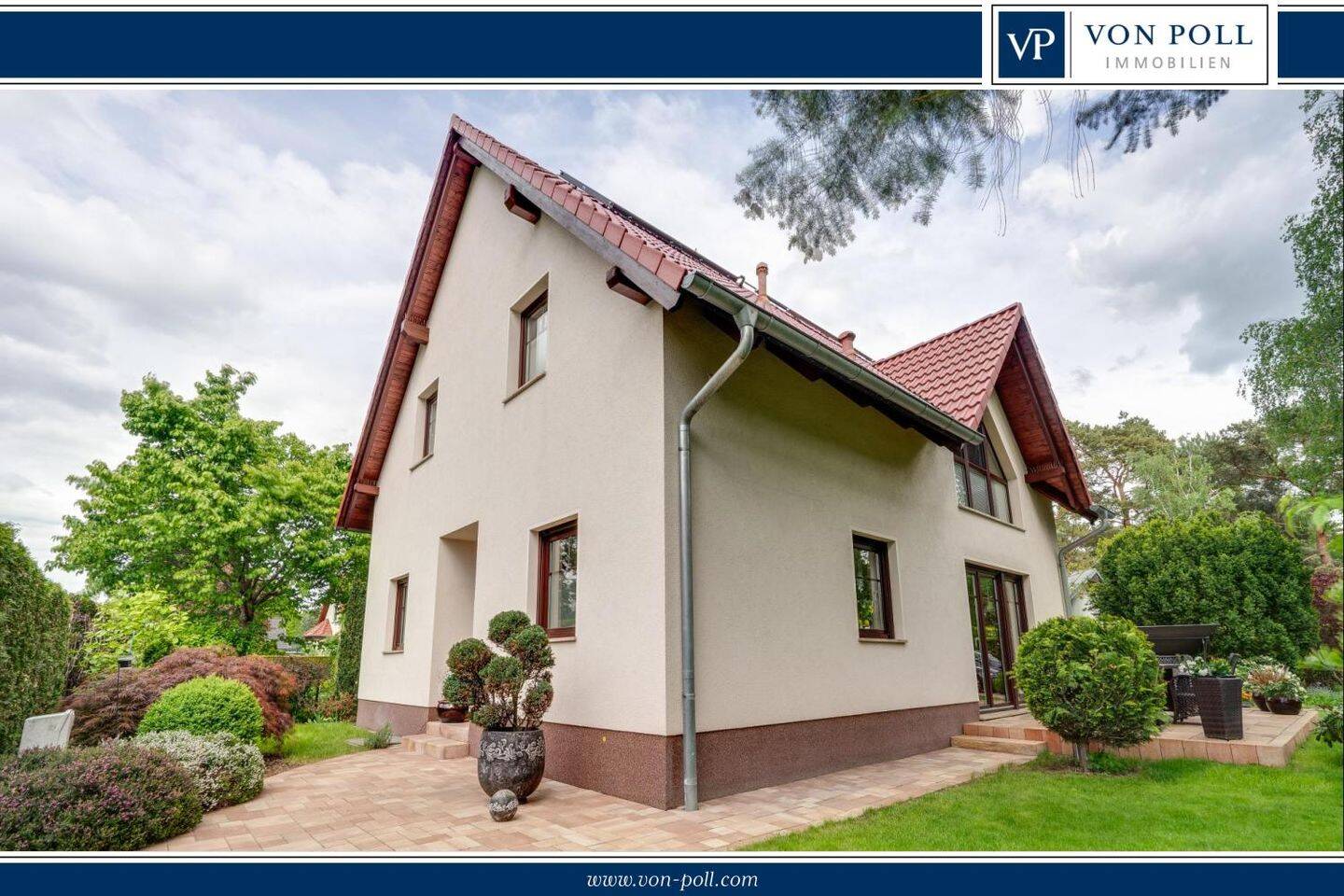 Stilvolles Einfamilienhaus mit gepflegtem Garten und zusätzlichem Nebengebäude